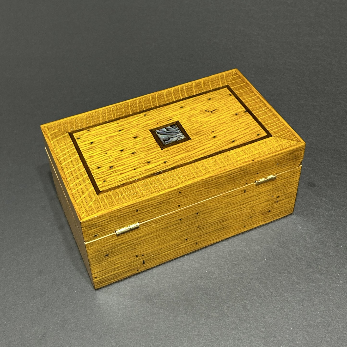 Riftsawn White Oak (Wormy)