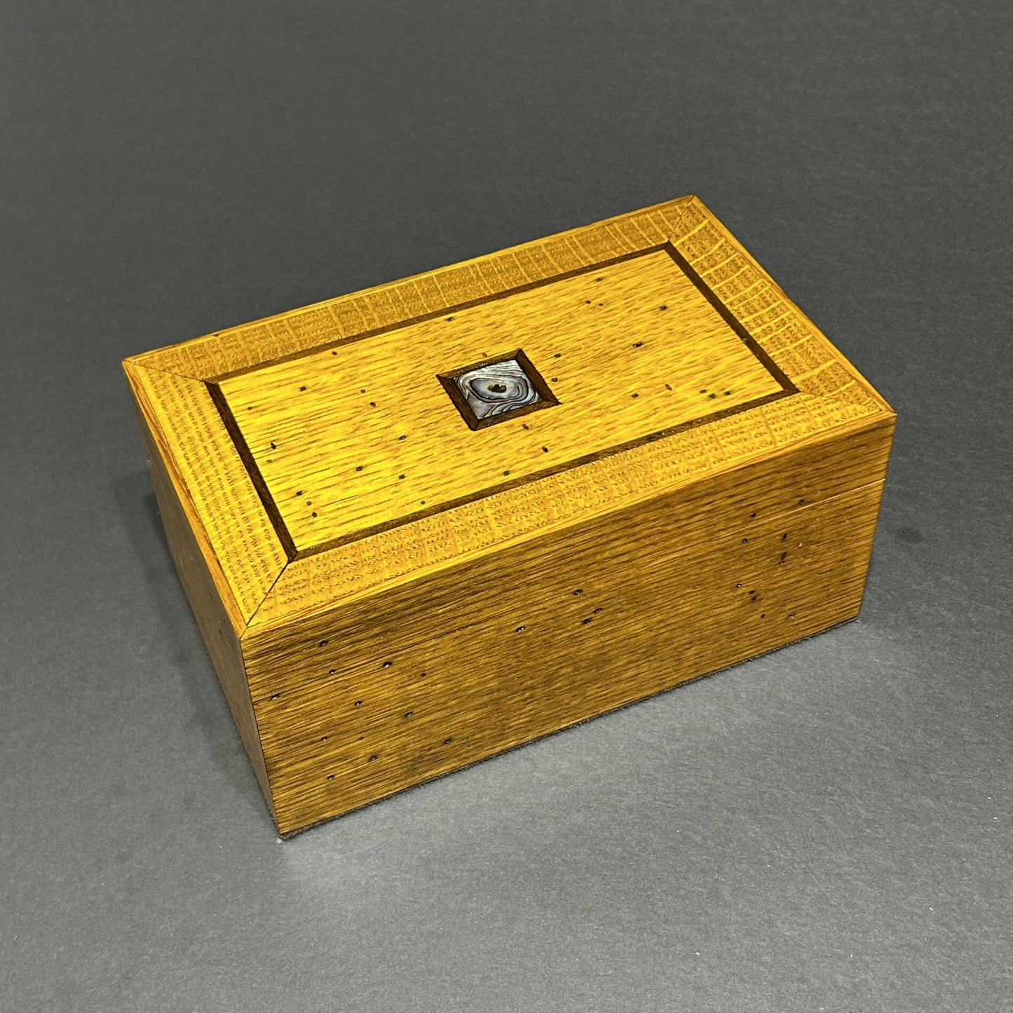 Riftsawn White Oak (Wormy)