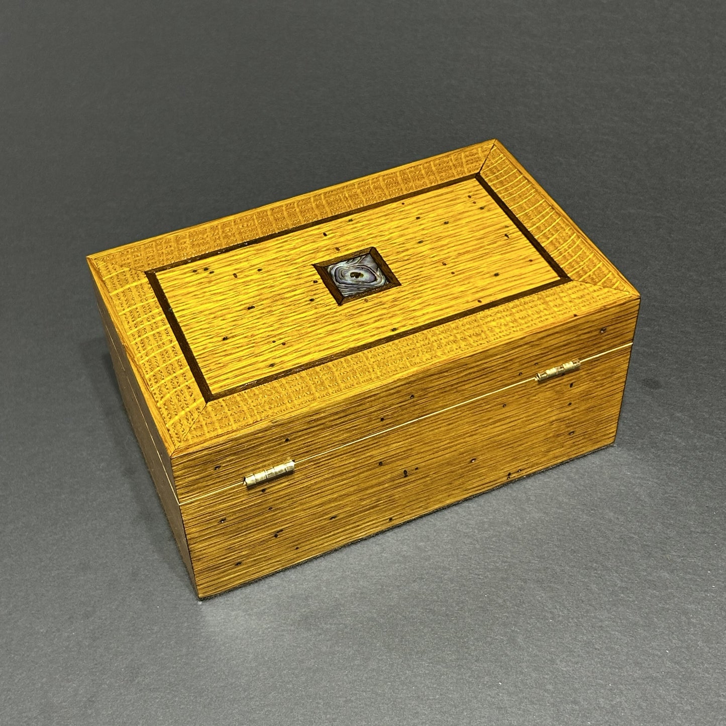 Riftsawn White Oak (Wormy)