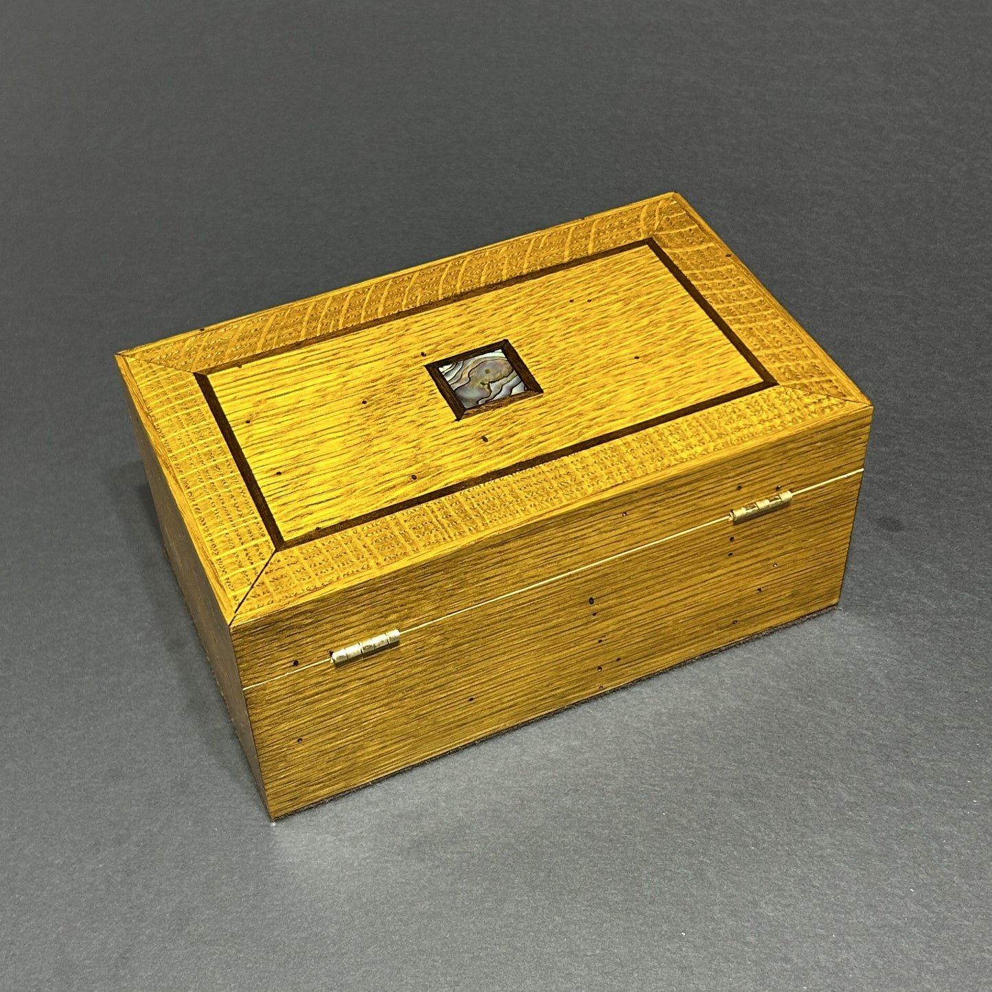Riftsawn White Oak (Wormy)