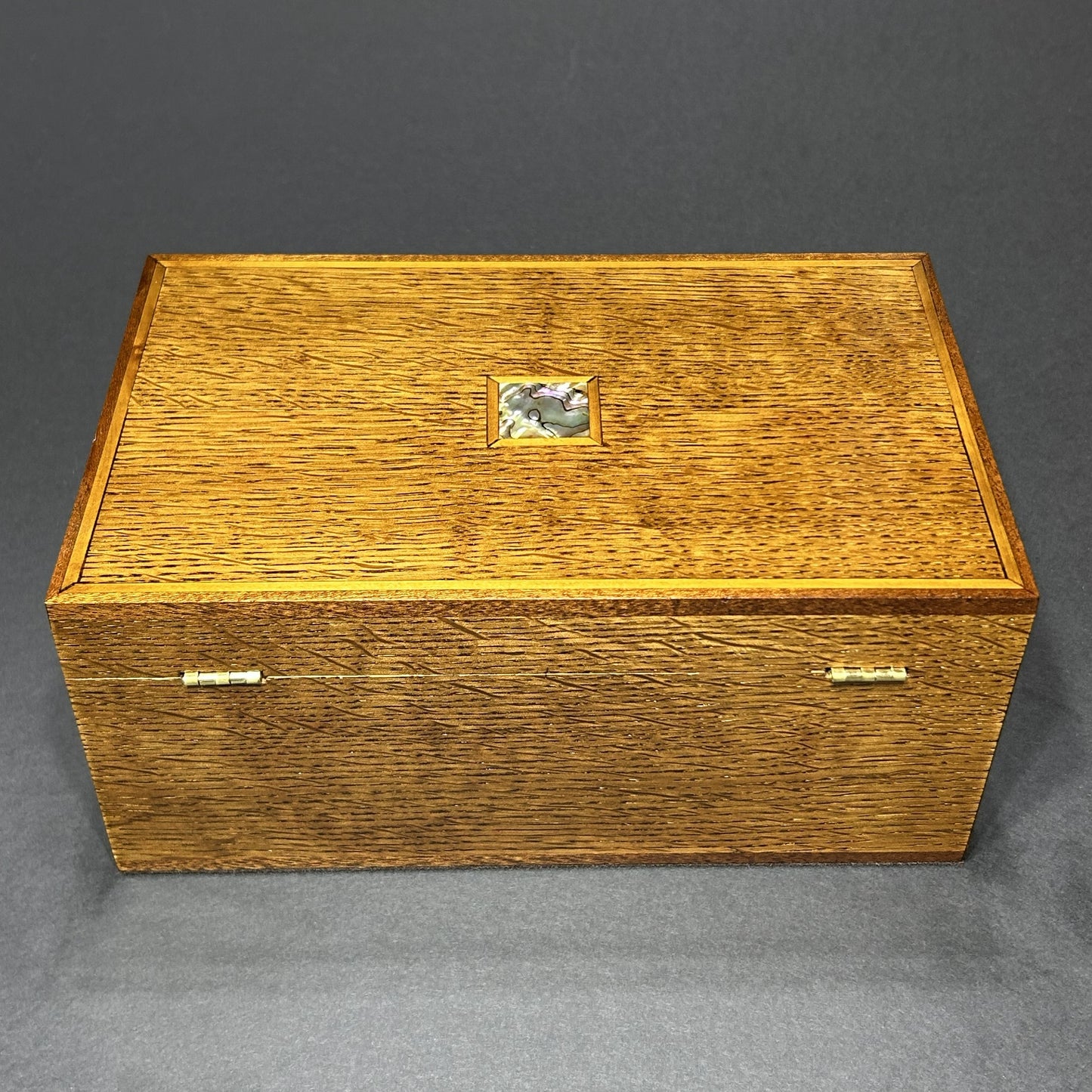 Quartersawn White Oak (L)